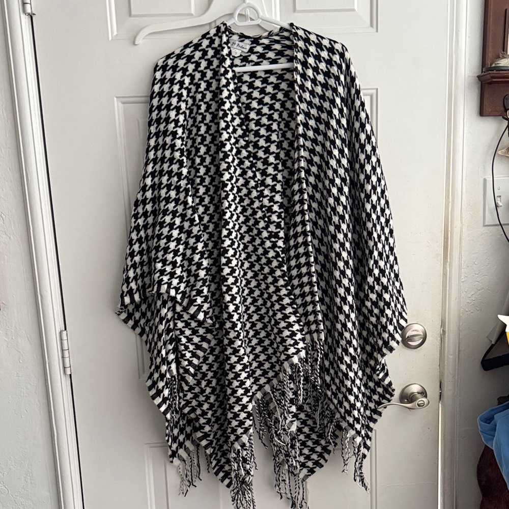 29 Palms Black n White Poncho. Medium weight soft